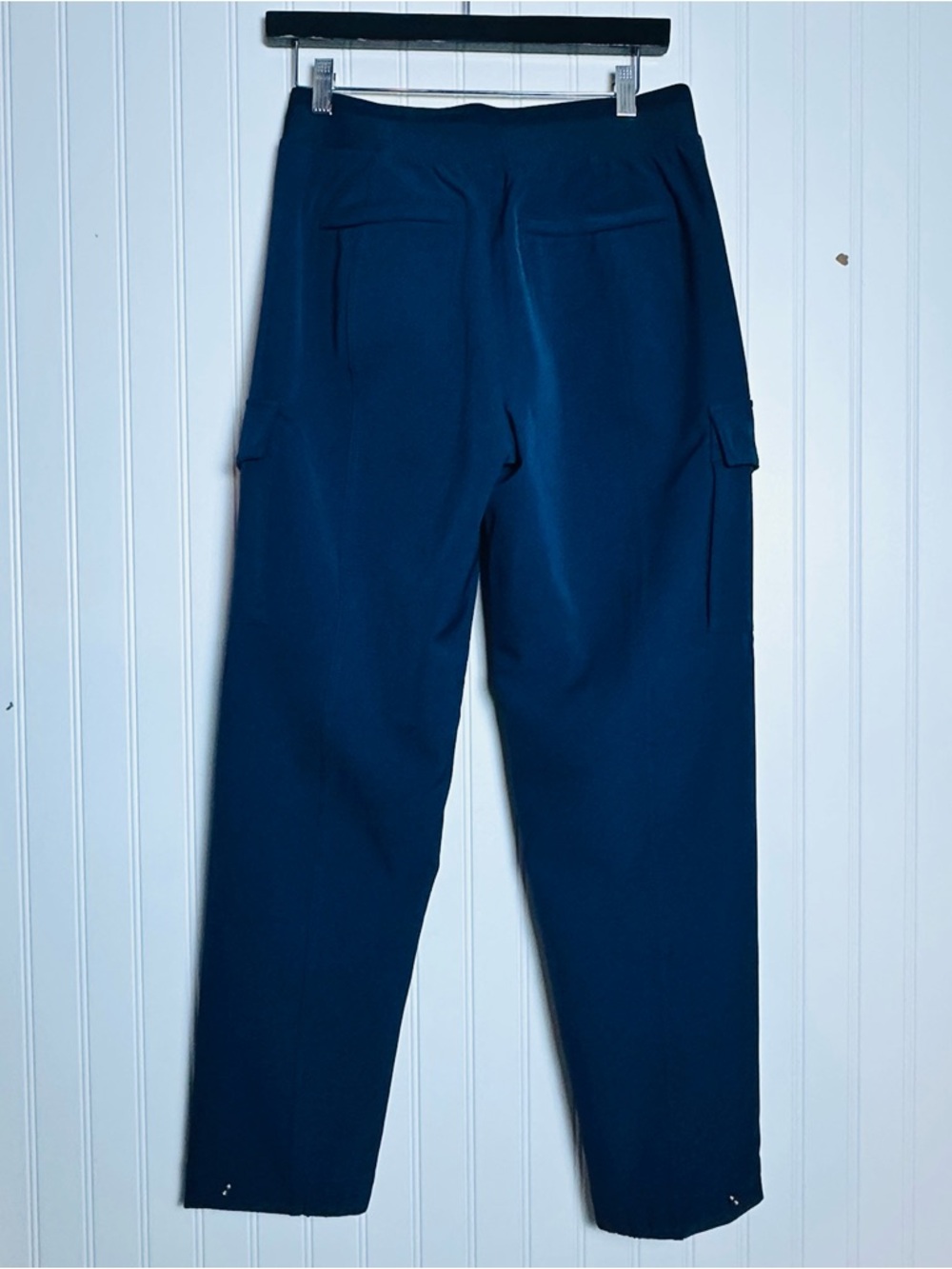 Athleta Endless High Rise Cargo Pant
Textured, stretch fabric in a tapered 6 - Picture 10 of 15